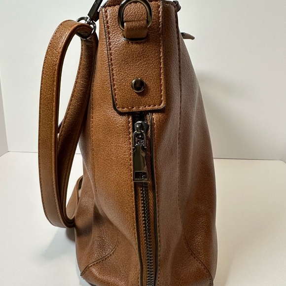Realer Chic Tan Leather Shoulder Bag - Picture 5 of 9